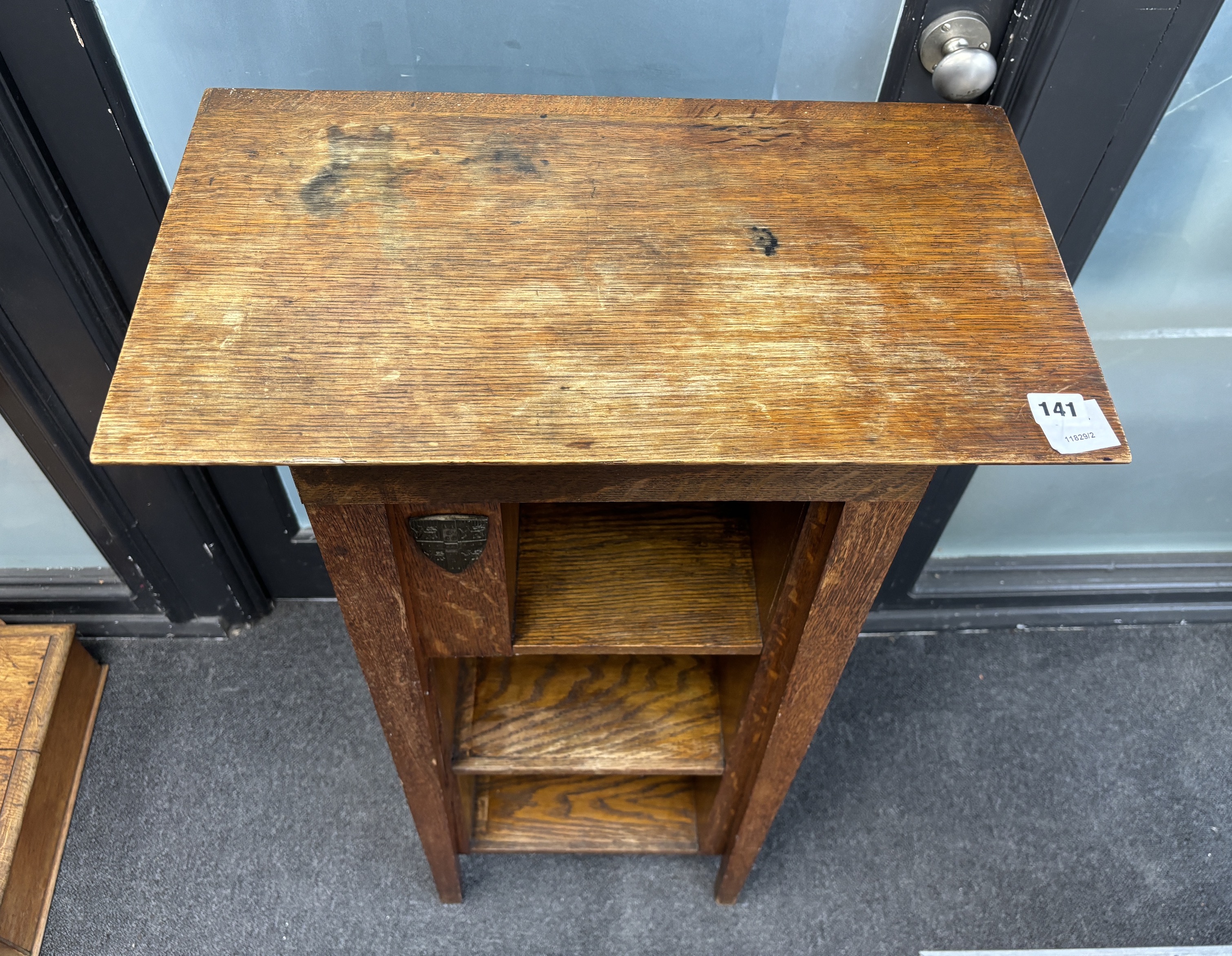 A Cambridge oak Arts and Crafts bookcase width 54cm, depth 30 cm, height 110cm.